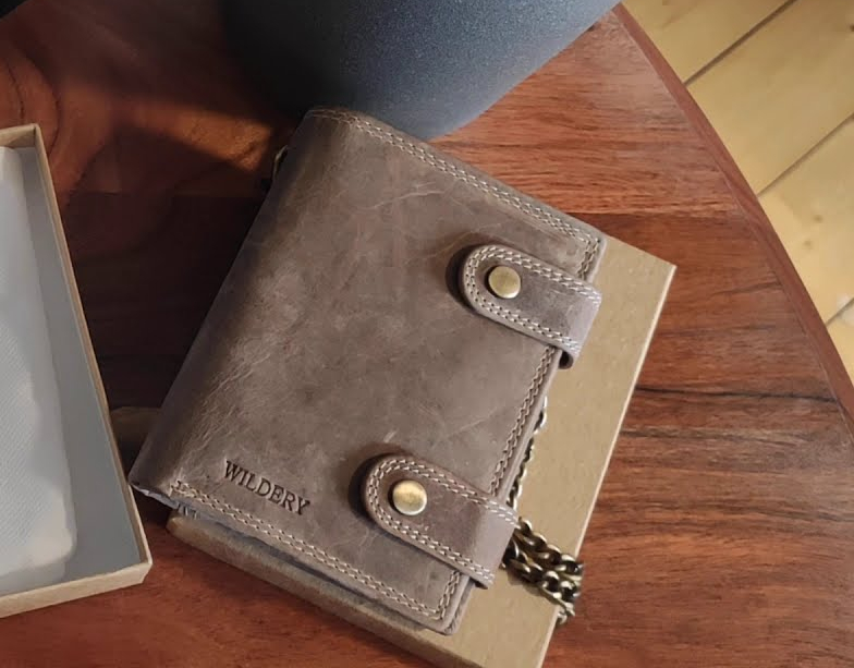 Herren Voll Leder Geldbörse mit RFID und NFC Schutz im Hochformat mit Vintage Leder und Sicherheitskette