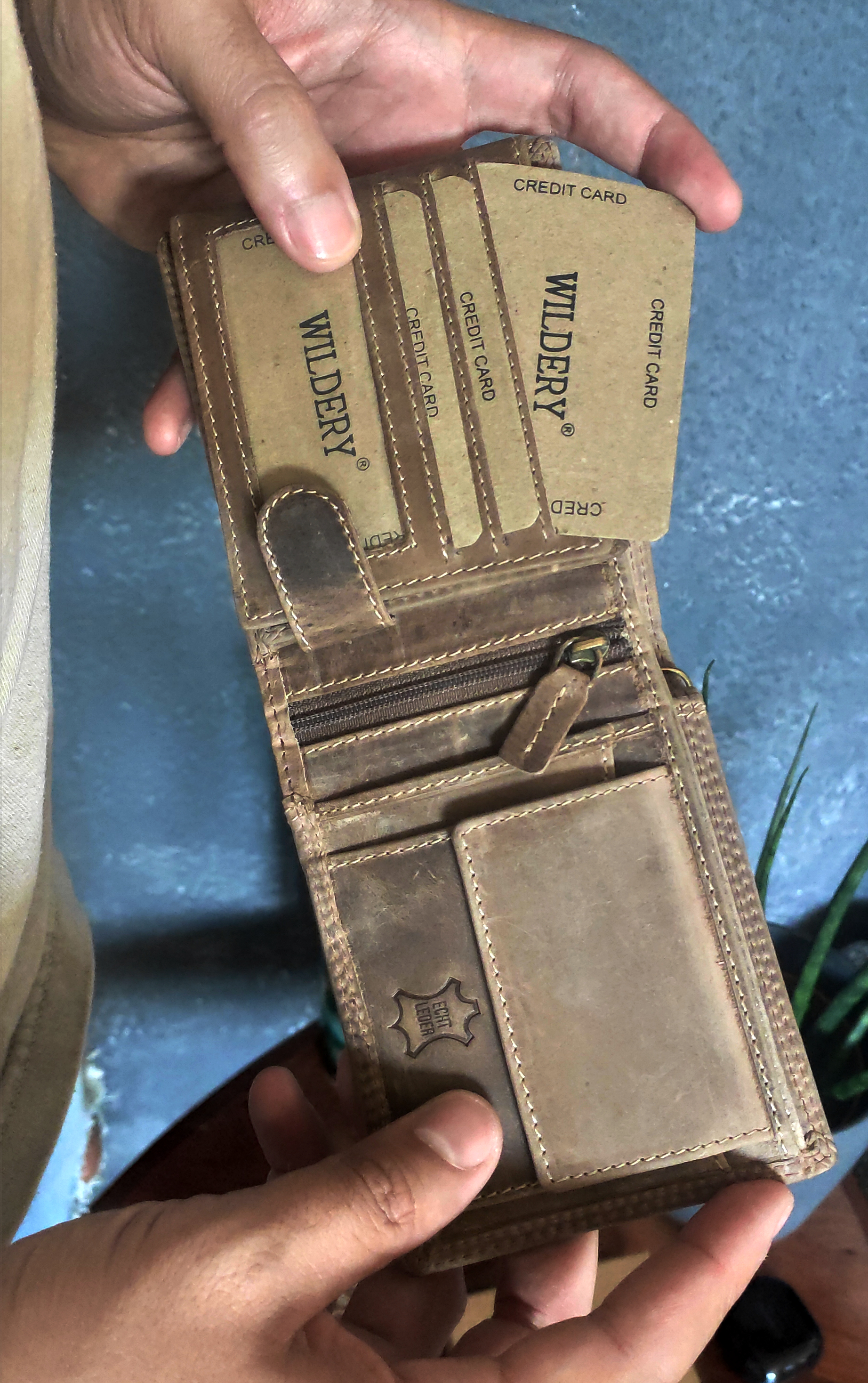 Wildery Herren Geldbörse aus Leder mit RFID Schutz im Querformat mit Adler Prägung